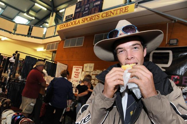 Grant Jocumsen having a bite to eat. Picture: Renee Pilcher