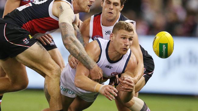 Rory Laird dishes out a handball. Picture: Michael Klein