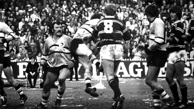 SEPTEMBER 15, 1973 : Players during Manly v Cronulla grand final at SCG in Sydney, 15/09/73. Pic News Ltd. Historical Rugby League A/CT