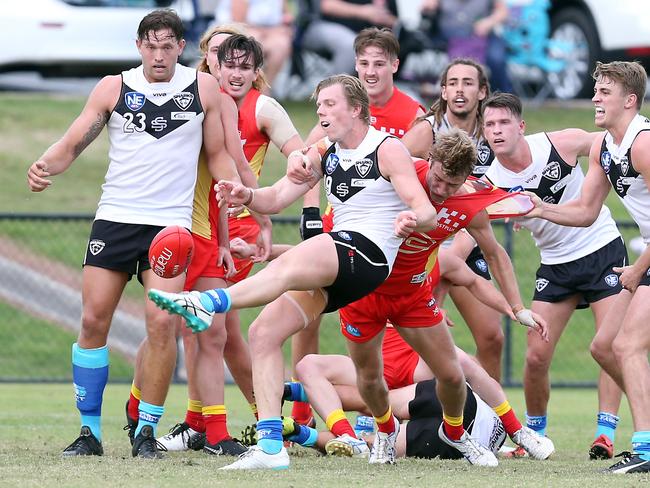 Round 11 NEAFL game between the Southport Sharks and Gold Coast Suns at Fankhauser Reserve. Photo of Tom Fields has a crack at goal. Photo by Richard Gosling