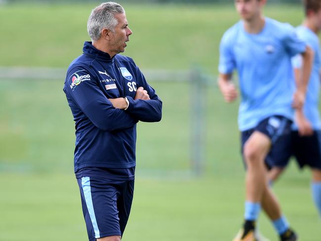 Sydney FC coach Steve Corica watches on duirng a team training session in Sydney, Thursday, November 8, 2018. (AAP Image/Dan Himbrechts) NO ARCHIVING