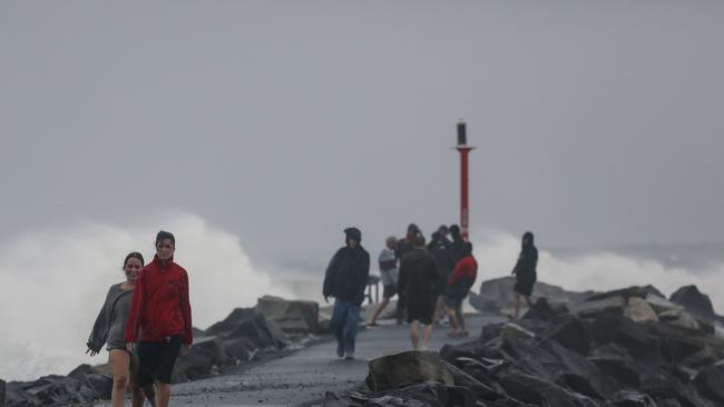 BRUNSWICK HEADS, NSW, AUSTRALIA - NewsWire Photos - MARCH 5 , 2025: The scene at the Brunswick River mouth  as the community of Brunswick Heads braces ahead of the Cat 2 TC Cyclone AlfredÃs arrival this week.Picture: NewsWire / Glenn Campbell