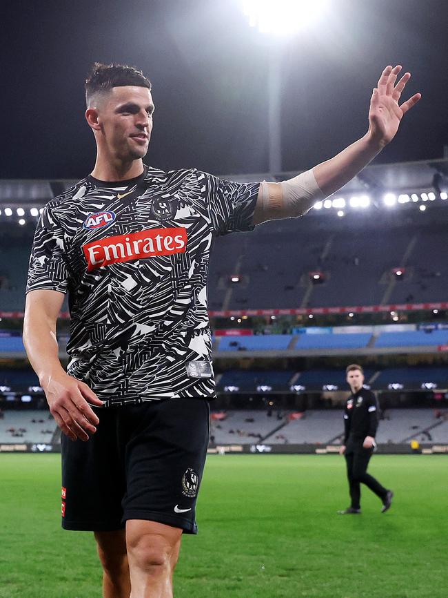 Pendlebury waves to fans who showed up early. Picture: Mark Stewart