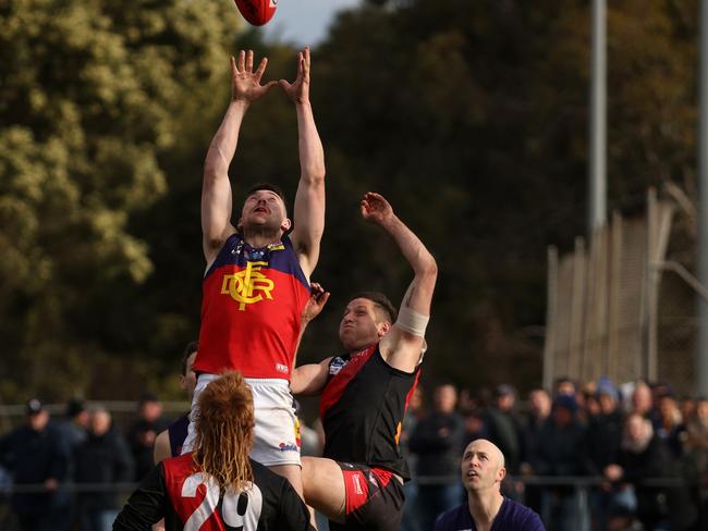 Chris Lawton stretches for the mark. Picture: Hamish Blair