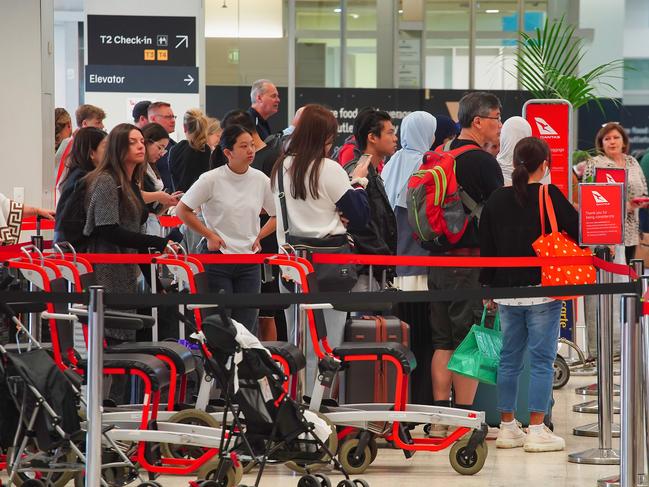 MELBOURNE AUSTRALIA - NewsWire Photos DECEMBER 13, 2024: Generic photo of Qantas terminal and Tullamarine Airport. Qantas engineers are targeting one of the busiest travel days of the year to stage another strike in their ongoing campaign for a 25 per cent pay rise., Picture: NewsWire / Luis Enrique Ascui