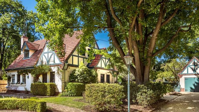 Tech billionaire Mike Cannon-Brookes bought this grand Bowral home for $3 million. Source: realestate.com.au