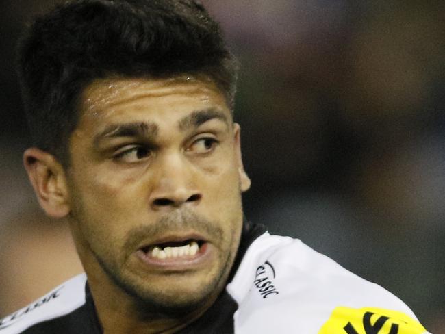 Tyrone Peachey of the Panthers makes a break during the Round 10 NRL match between the Newcastle Knights and the Penrith Panthers at McDonald Jones Stadium in Newcastle, Friday, May 11, 2018. (AAP Image/Darren Pateman) NO ARCHIVING, EDITORIAL USE ONLY