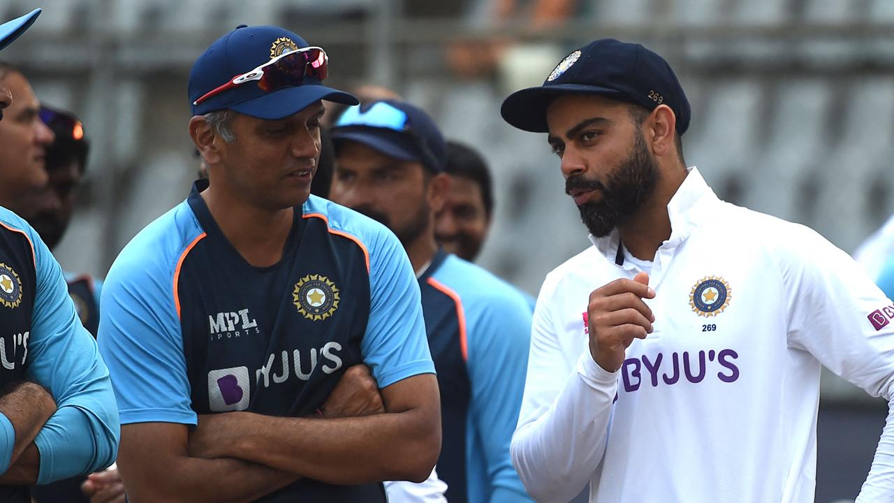 India's Virat Kohli speaks with coach Rahul Dravid. Photo by Punit PARANJPE / AFP