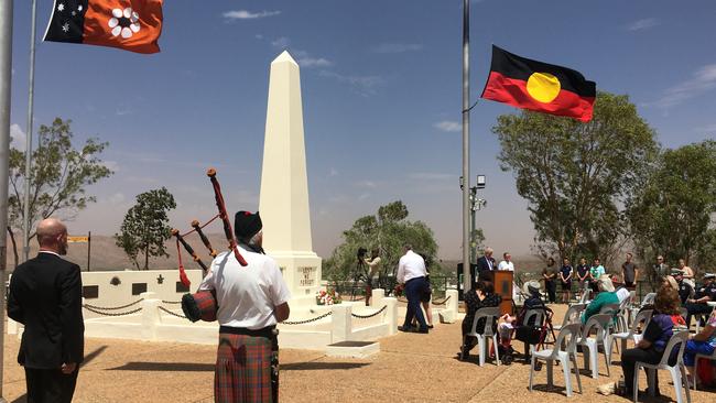 Alice Springs Mayor Damien Ryan lays a wreath at the ANZAC Hill Cenotaph on Remembrance Day 2020.