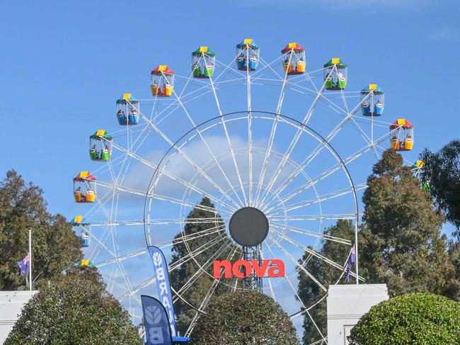 SEPTEMBER 10, 2022: Queues of people line up to get in at 3pm on the last Saturday of the Royal Adelaide Show. Picture: Brenton Edwards