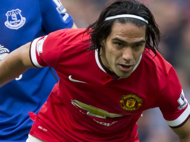 Manchester United's Radamel Falcao Garcia, center left, passes the ball to teammate Daley Blind as Everton's Gareth Barry, left, looks on during their English Premier League soccer match at Old Trafford Stadium, Manchester, England, Sunday Oct. 5, 2014. (AP Photo/Jon Super)