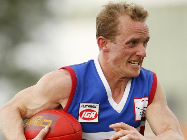 Ben Osborne tucks the ball under his arm during the 2009 Division 2 grand final.