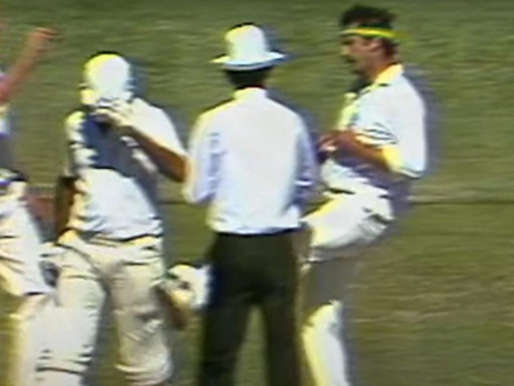 Dennis Lillee kicks Javed Miandad