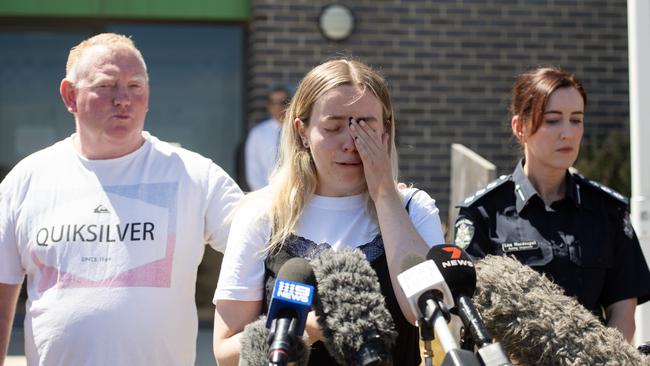 Ms Murphy’s oldest daughter Jess stands next to her father Michael as they address the media outside Ballarat West Police Station, with Inspector Lisa Macdougall. Picture: Nicki Connolly