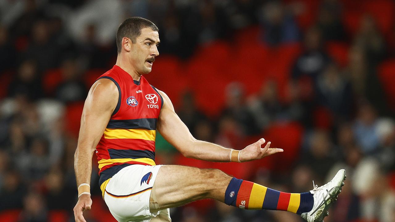 Taylor Walker shoots on goal. Picture: Daniel Pockett/Getty Images