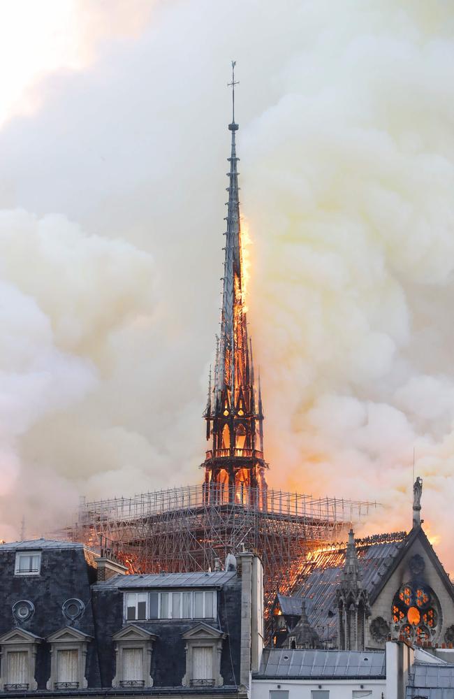 Smoke and flames rise during a fire at the landmark Notre-Dame Cathedral in central Paris on April 15, 2019. (Photo by FRANCOIS GUILLOT / AFP)