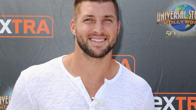 Tim Tebow Helps Passengers During On-Flight Medical Emergency