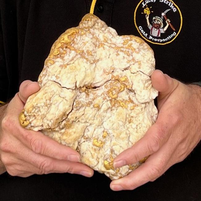 The 4.6kg rock, named ‘Lucky Strike’, contained 2.6kg of gold. Picture: Lucky Strike Gold.