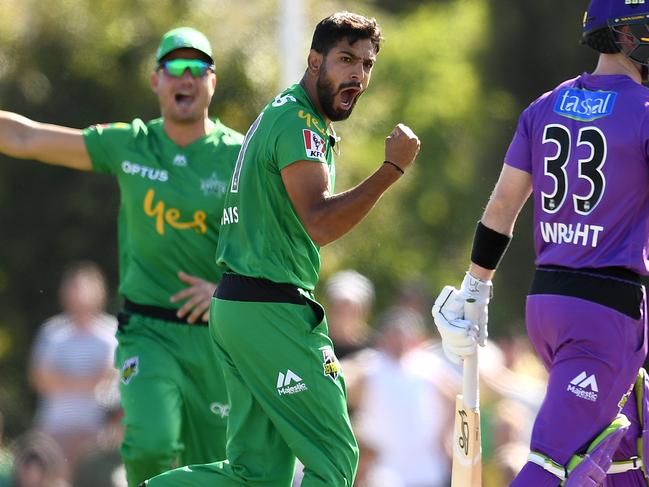 MELBOURNE, AUSTRALIA - DECEMBER 22: Haris Rauf of the Stars celebrates getting the wicket of Mac Wright of the Hurricanes during the Big Bash League match between the Melbourne Stars and the Hobart Hurricanes at Ted Summerton Reserve in Moe on December 22, 2019 in Melbourne, Australia. (Photo by Quinn Rooney/Getty Images)