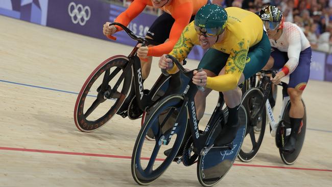 (From L) Netherlands' Jeffrey Hoogland, Australia's Matthew Glaetzer and Japan's Kaiya Ota compete in the men's track cycling keirin first round of the Paris 2024 Olympic Games at the Saint-Quentin-en-Yvelines National Velodrome in Montigny-le-Bretonneux, south-west of Paris, on August 10, 2024. (Photo by Thomas SAMSON / AFP)