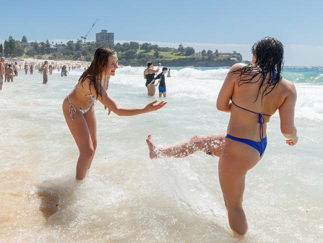 UK visitors Emma Hollas and Francesca Delgrosso arrived in Australia on Tuesday morning and headed straight to cool off at Coogee Beach. Picture: Max Mason-Hubers