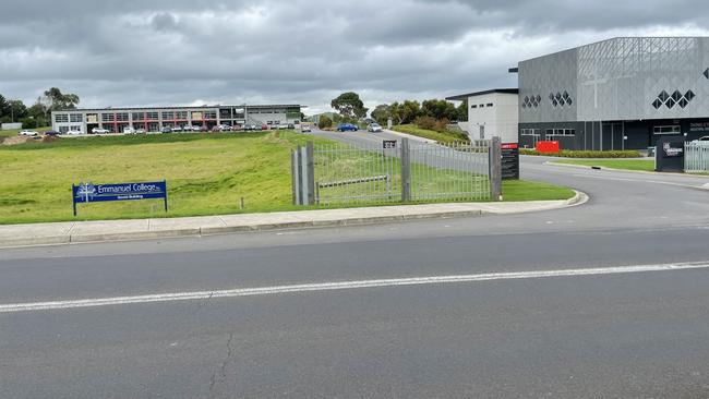 The drop off and pick up entrance to the college on Botanic Rd. Principal Morgan said another entrance to the school would improve traffic flow. Picture: Jack Colantuono