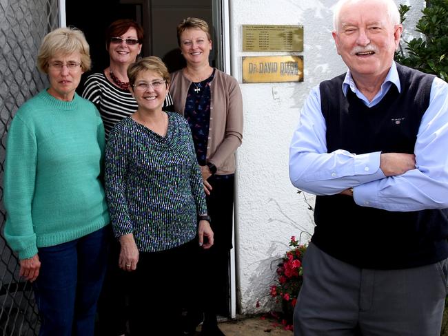 Dr Carolyn Longworth, Leanne Mitchell, Janette Cobcroft, Leanne Henderson and Dr David Dixon in front of his clinic.