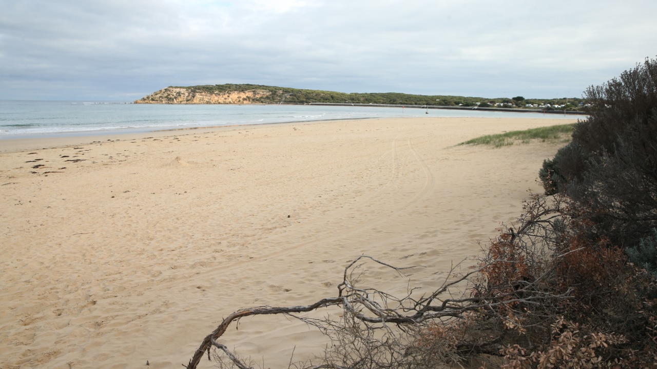 Two Victorian teenagers recovering in hospital after shark attack