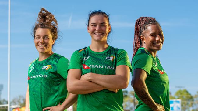 Ellia Green (right) in 2021 with former Rugby Sevens teammates Lori Cramer and Jakiya Whitfeld. Photo: Che Chorley