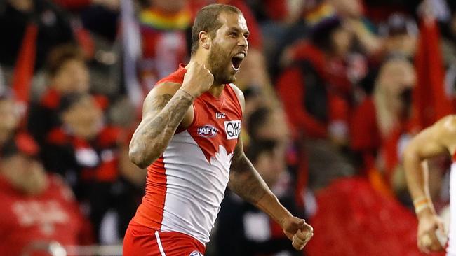 Lance Franklin kicks a goal against St Kilda in Round 21.
