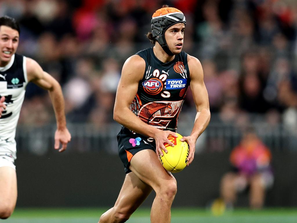 SYDNEY, AUSTRALIA – JULY 06: Darcy Jones of the Giants controls the ball during the round 17 AFL match between Greater Western Sydney Giants and Carlton Blues at ENGIE Stadium, on July 06, 2024, in Sydney, Australia. (Photo by Brendon Thorne/AFL Photos/via Getty Images)