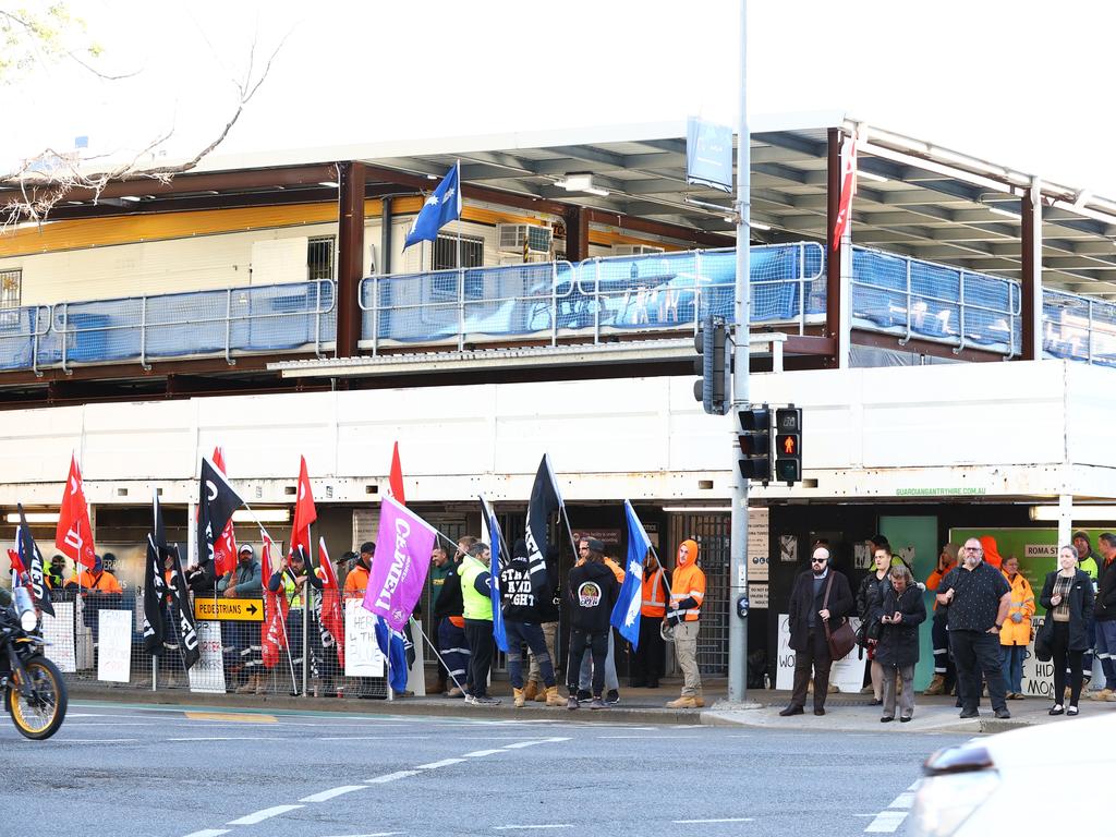 Hundreds of CFMEU workers blocking access to Cross River Rail sites across Brisbane on Tuesday. Picture: David Clark