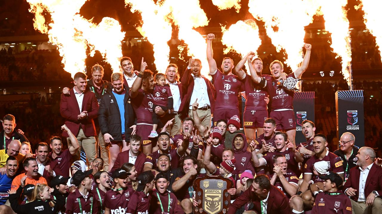 Maroons players celebrate series victory. Picture: Bradley Kanaris/Getty Images