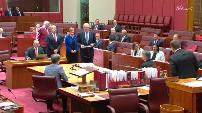 Liberal Jim Molan sworn in to replace Nationals Fiona Nash 