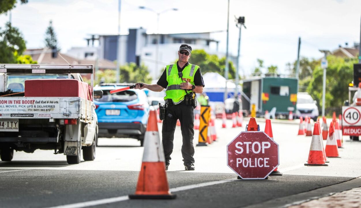 Backlog at NSW-Qld border as travellers queue to enter the Sunshine State