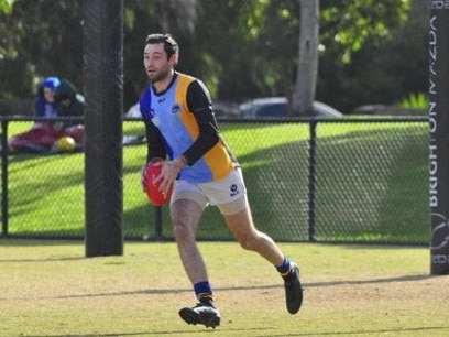 Comrey Edgeworth on the run for Old Mentonians.