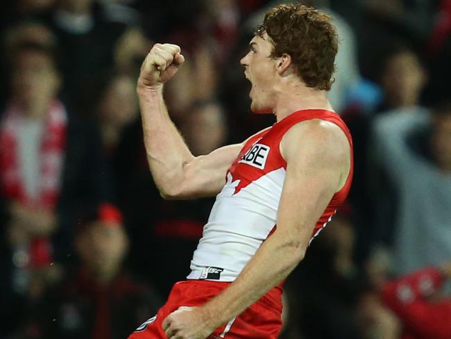 Gary Rohan of the Swans celebrates scoring the match winning goal during the Round 14 AFL match between the Sydney Swans and the Essendon Bombers at the SCG in Sydney, Friday, June 23, 2017. (AAP Image/David Moir) NO ARCHIVING, EDITORIAL USE ONLY