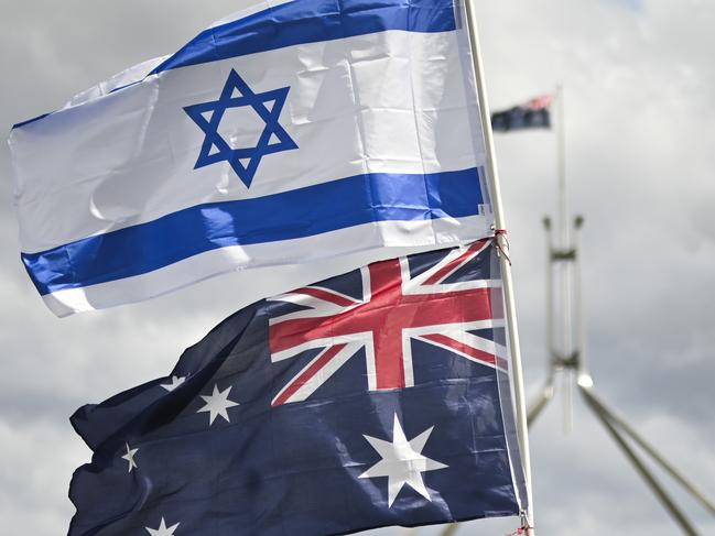 CANBERRA, Australia - NewsWire Photos - October 7, 2024: Thousands of attendees gather at Parliament House in Canberra taking an historic stand against antisemitism and to stand in support of Israel.  Picture: NewsWire / Martin Ollman