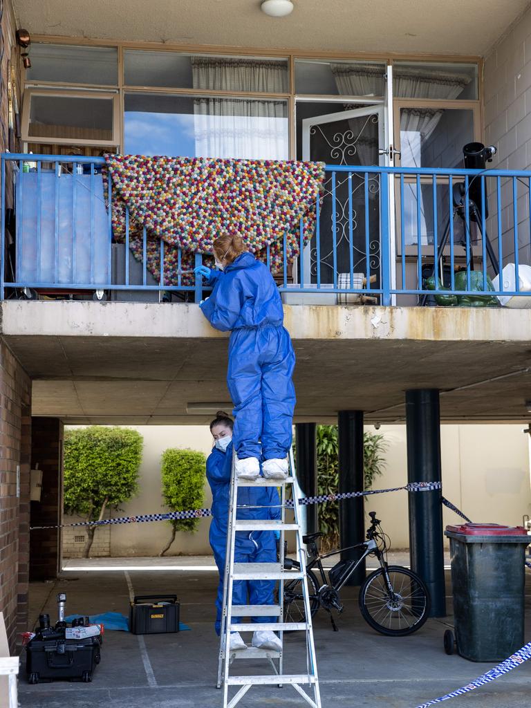 Swabs were taken of the balcony railing. Picture: NCA NewsWire / Dylan Coker