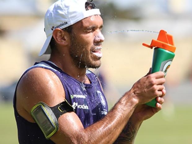 Fremantle's Harley Bennell cools off during pre-season training. Picture: Fremantlefc.com.au