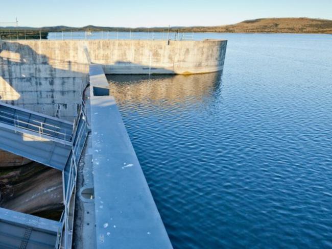 The Minister for Water has shot down former opposition leader Deb Frecklington after she accused the Labor Government ofÂ 'severely reducing' capacity in Callide Dam.Â 