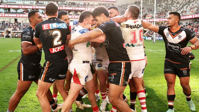 A final stink in the Tigers v Dragons clash. Picture: Matt King/Getty Images