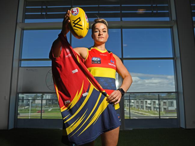 Maisie Nankivell crossed over from netball to football to play with the Adelaide Crows in the AFLW, but will now pursue netball after being given a playing contact with the Thunderbirds for the 2020 Suncorp Super Netball season. Picture: TOM HUNTLEY