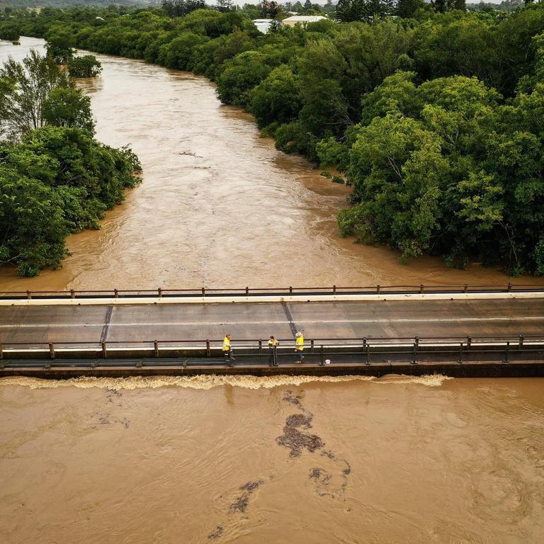 Kidd Bridge on the Mary River preparing for closure