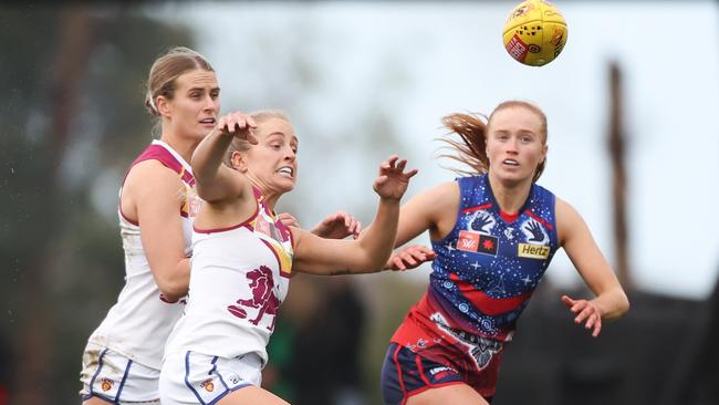 Lion Isabel Dawes chases a loose ball. Picture: Asanka Ratnayake/AFL Photos/via Getty Images