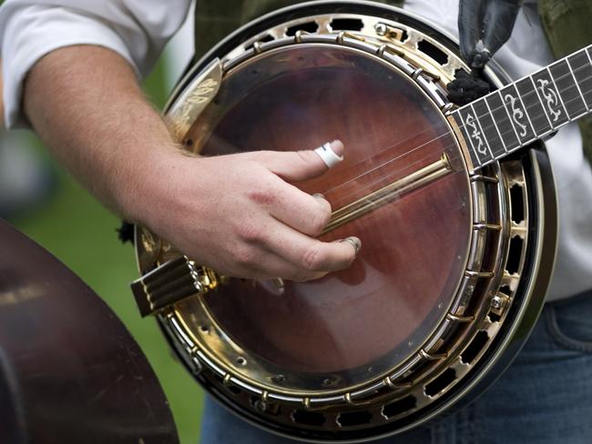 Playing a banjo Photo: iStock