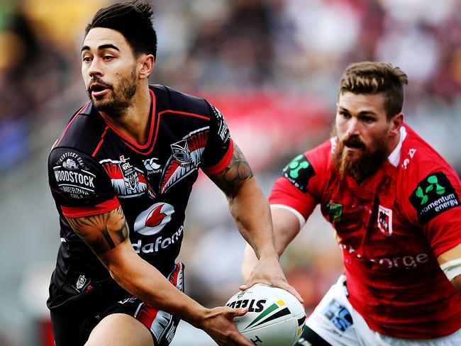 Shaun Johnson makes a run against the Dragons.