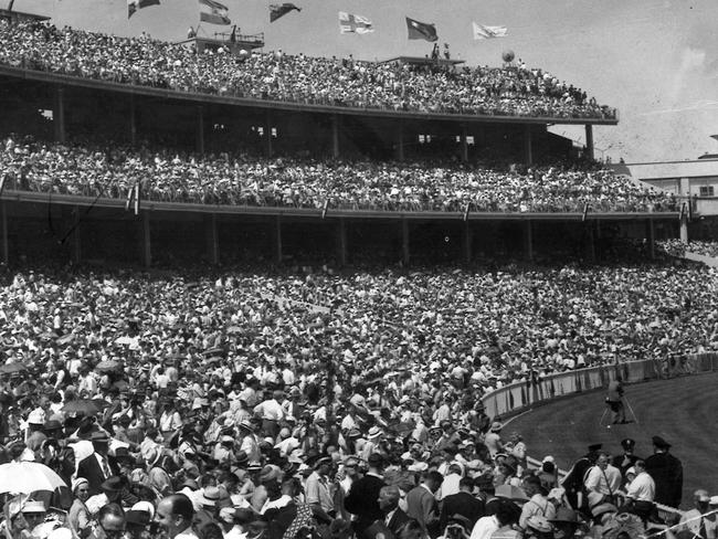 The huge crowd on the opening day of the 1956 Olympics.