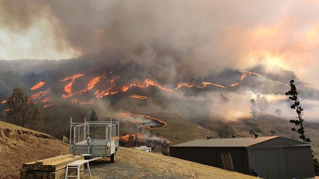 The fire burning in Illinbah (AAP Image/Supplied by Aleksandar Romanov)