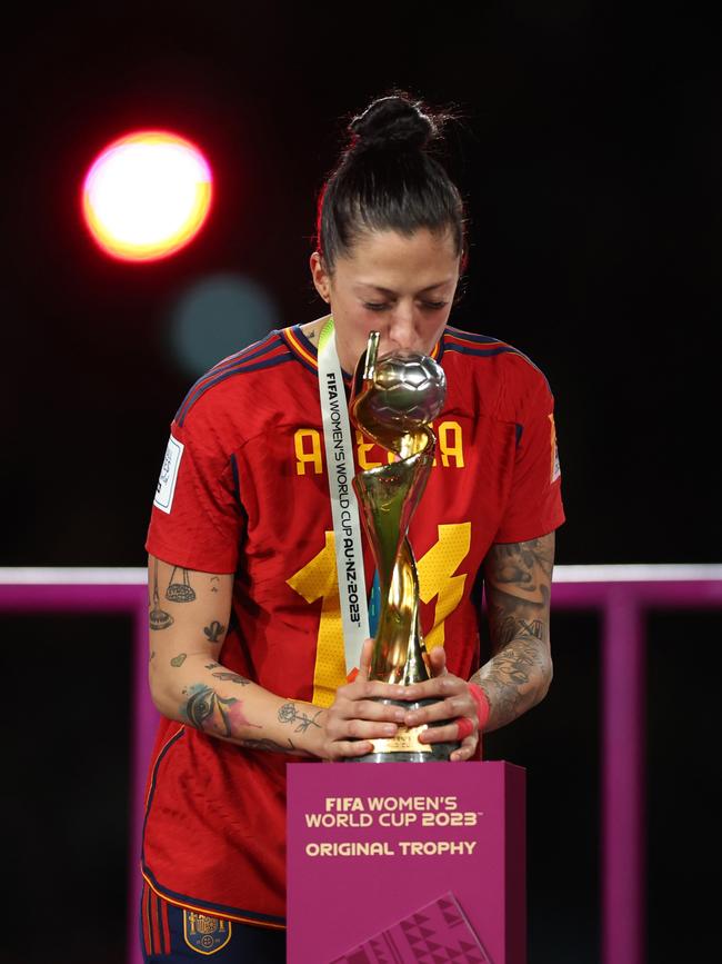 Hermoso kisses the trophy. Photo by Catherine Ivill/Getty Images